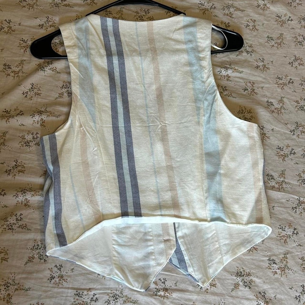 NWT Francesca's white and blue striped vest with button front - Picture 4 of 4